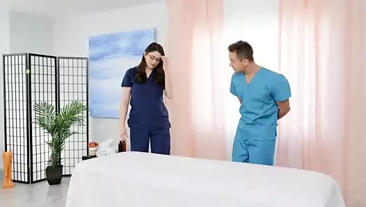 Brazzers - onların da ovmaya ihtiyaçları var