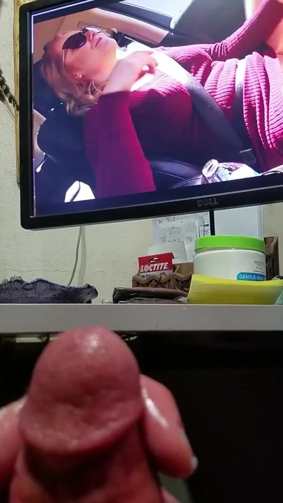 Gracelynn'in en sevdiğim videolarından bazılarını sikiyorum. Öğleden sonra hala ıslaklığının titreşiyor olduğunu görebiliyorum