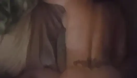 Üvey kız kardeş bu büyük yarağı seviyor.