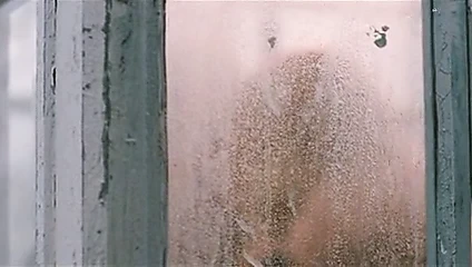 Julian moore çıplak duş sert nips