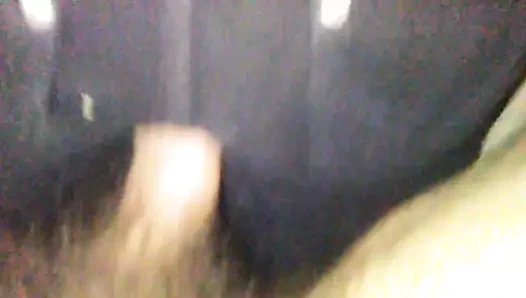 Je me mastube ejacler. Sur petit cu de mon amie Annie