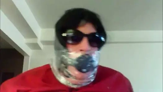 Korkak stephanie mücadele ederken esnemeler ve saranwrapped