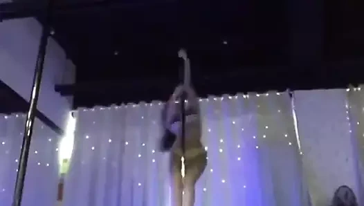 seksi Çinli kız striptizci