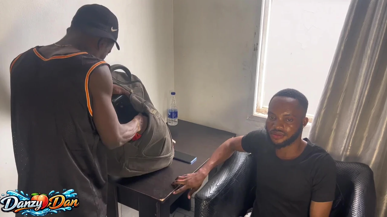 Porno gay de rol: la cita del barbero acaba en sexo duro