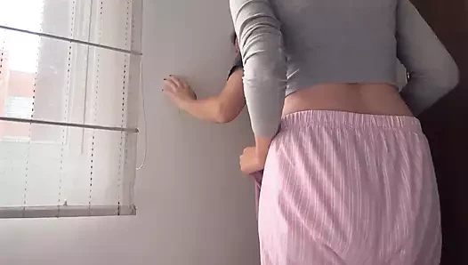 Üvey erkek kardeşimin karısına lezbiyen seks yapmayı açıklıyorum