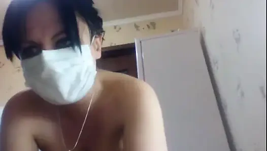Dev doktor lateks elleri ve büyük çıplak vücuduyla meme vücudunu parçalayacak