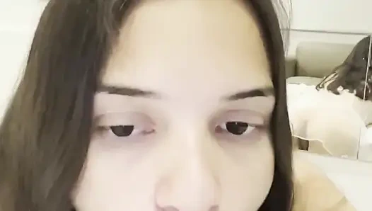 Brezilyalı Alice Lima motelde emiyor ve dildoya biniyor
