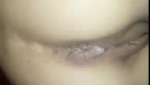 Il est bien dans le cul d'une jeunette