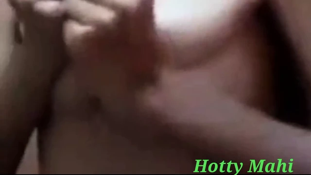 Göğüslerim senin dokunuşunu istiyor