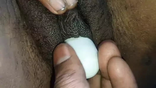 Seks oyuncağı sikiş göt deliği desi pencaplı Hintli kız erkek arkadaşı için azgın mastürbasyon yapıyor