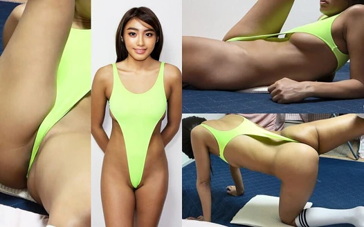 T-sırt mayosu, fitness antrenmanı yapıyor, Japon kadınlarının dairesinde güzel vücudulu, büyük göğüslü, bronzlaşmış bir kızın odasına bakıyor.