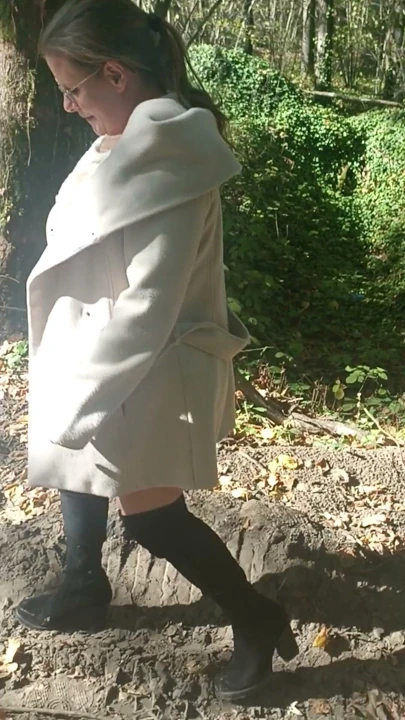 Jade shows off in the wood with the strangers | Clip 3