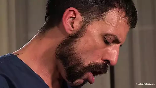 Baba prezervatifsiz genç Donnan'i sikiyor