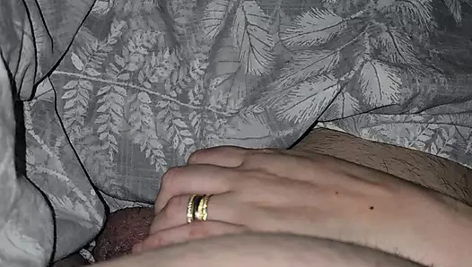 Ameliyattan sonra üvey oğlu üvey anneden güzel bir elle muamele alıyor