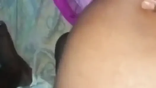 Gao'nun üvey babası Gao'nun üvey annesinin amını sikiyor.