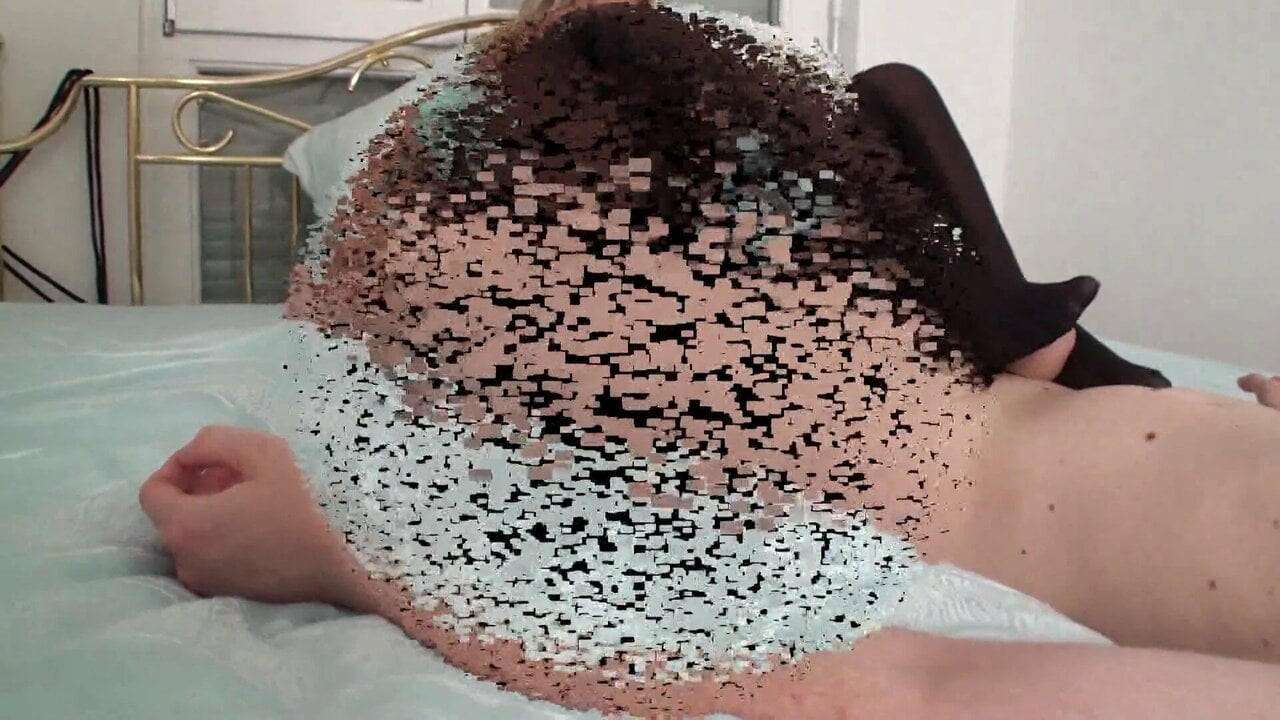 Olgun bayan naylon footjob