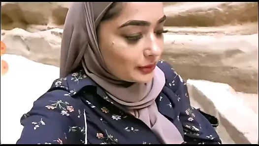 Farah firdous zıplayan göğüsler