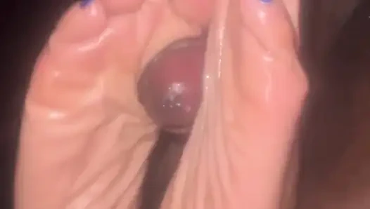 Gece geç saatlerde kristal mavisi ayakla muamele