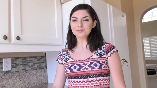 Keira Croft üvey babasından genç amını döllemesini istiyor