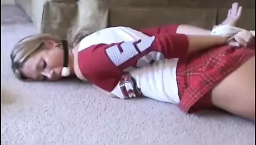 Beni burada bu sandalyeye bağlı bıraktılar