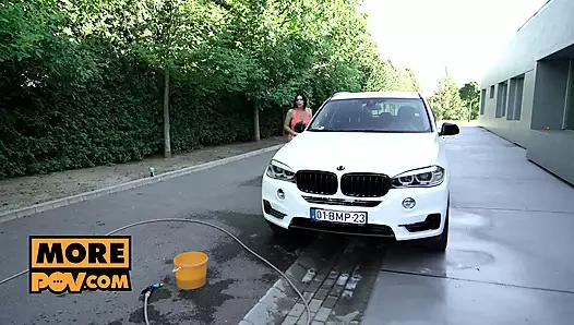 Hassas bilgiler karşılığında Kira Queen'i sikiyor