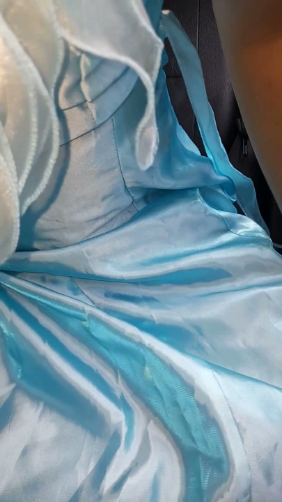 Asyalı Cross Saten Parlak Mavi Elbiseyle Mastürbasyon Yapıp Boşalıyor | Bölüm 2