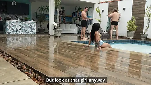 O azgın kadın aynı anda iki penisten vazgeçmedi