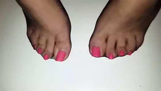 Boyalı tırnaklara hayran kalacak lezzetli şeffaf naylon ayaklar