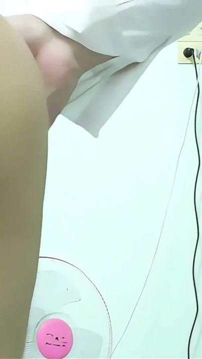 Yeni plug'ları kıçına taktı ve bir üniversite öğrencisinin canlı yayın yapmasına izin verdi. | Bölüm 1