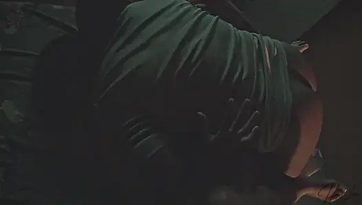 Bir afffair yapıyor ve ev hizmetçisiyle aldatıyor