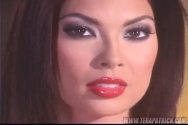 Tera Patrick'in yer aldığı fotoğraf çekimi sigara ve bisiklet