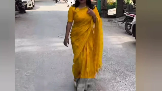 Indian hot figure young sister-in-law's bath!!   Sister-in-law's figure is very beautiful !! Secretly made video of desi village girl watching and masterbeing