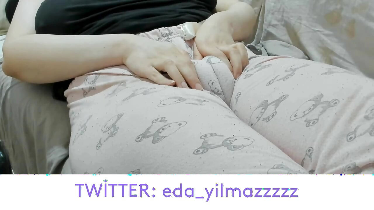 CAMEL TOE- PİJAMAYLA MASTURBASYON- KABARMIŞ AM- ŞİŞMİŞ AM- BÜYÜK AM- TURK PORNO- TURK MİLF