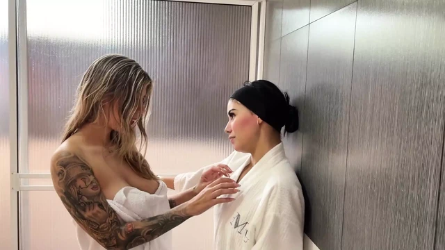 En iyi arkadaşımla seksi duş