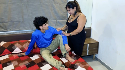 Üvey anne üvey oğluna doğum günü hediyesi veriyor