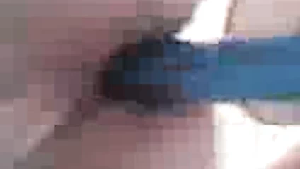 bir yapay penis sürme