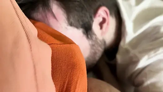 Üvey babamı emiyor