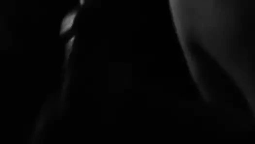 Evli kadın kocasının arkadaşının yarağını emmeye cesaret etti