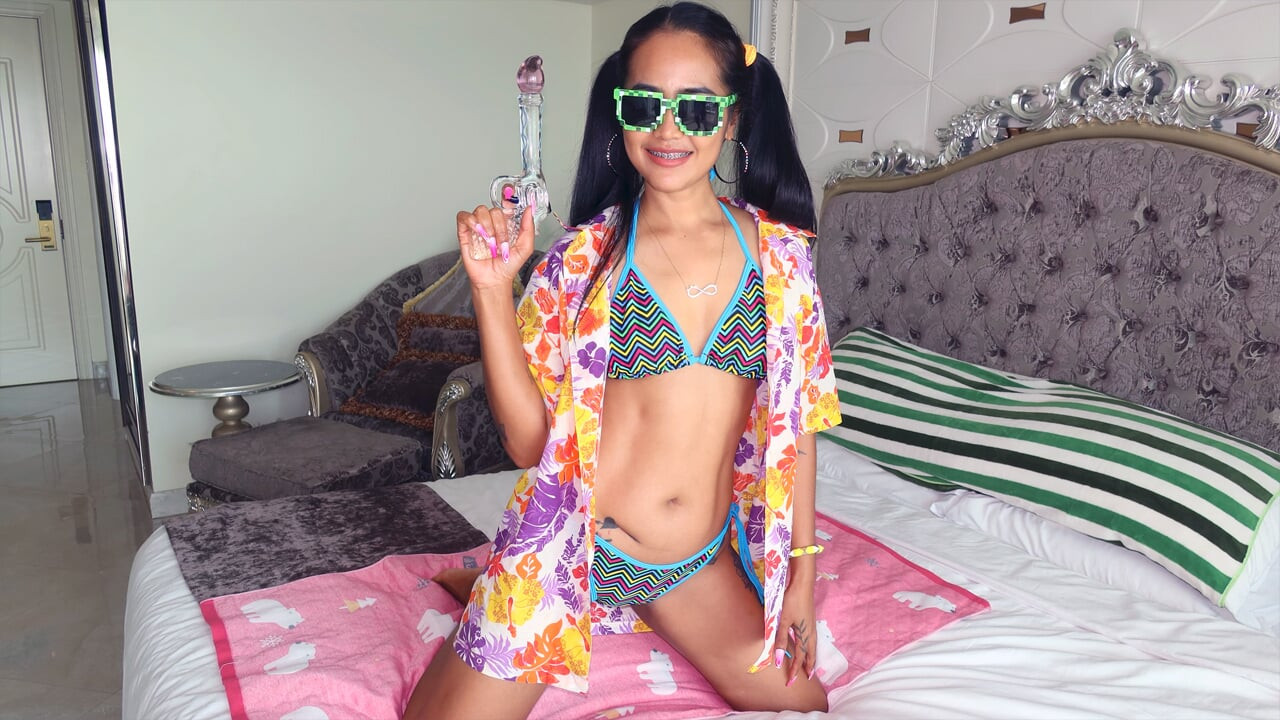 Mükemmel götlü Taylandlı kız arkadaşı Lily Koh ile Songkran seks