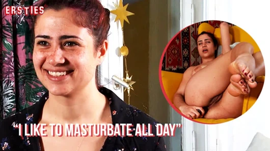 Ersties - Barcelonalı hatun anal mastürbasyon yapıyor