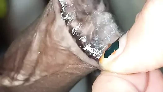 Hintli erkek arkadaşının dölünü tatmak istiyor