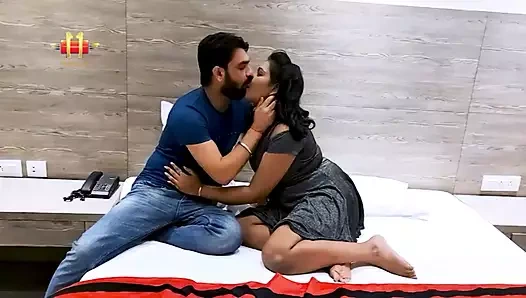 Hintli kadın sevgilisi tarafından sikiliyor