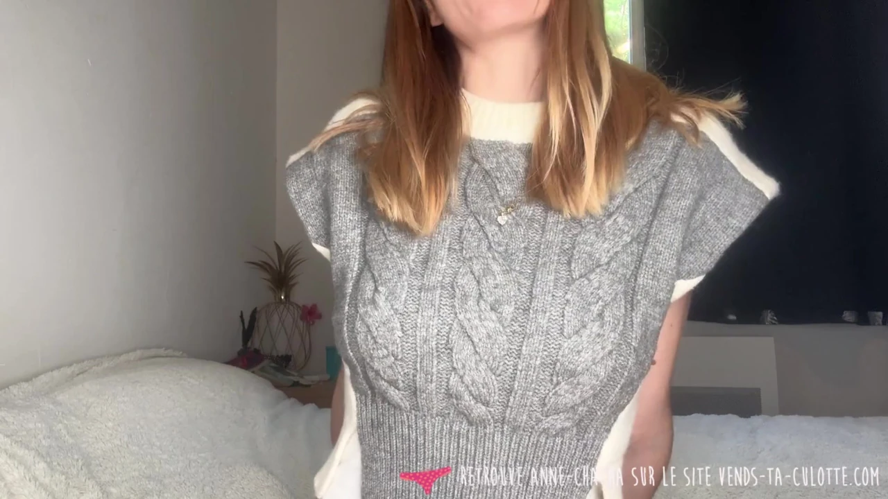 Vends-ta-culotte - Presentation of a sexy and sporty young French amateur woman with lingerie fitting