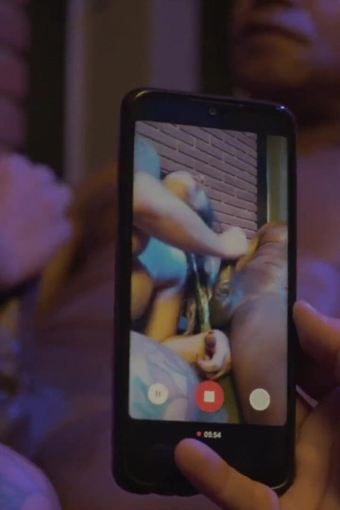 Kocası karısının ilk büyük zenci yarağını filme alıyor - amatör ve gavat