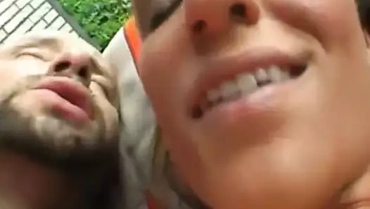 Hadi evin dışında sevişelim