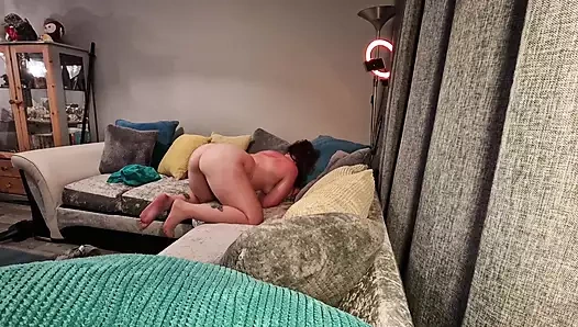 Azgın üvey kız onu derinden istiyor