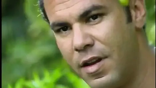 Dik meme uçlu güzel kızıl saçlı vixen arka bahçede arkadan sikiliyor