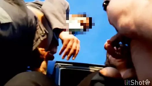 Karım ve bir arkadaşımla oral üçlü, onun için iki yarak