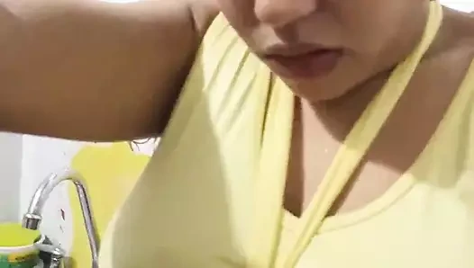 18 yaşındaki esmer genç büyük memeli komşu New York, Amerika Birleşik Devletleri'nde büyük bir yarak tarafından becerdin alır