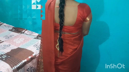 Desi bhabhi video bhabhi Akele Mein maja Le rahi hai desi bhabhi